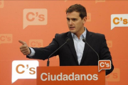 Albert Rivera, en rueda de prensa tras la reunión de la ejecutiva nacional de Ciudadanos, el pasado 17 de octubre.-JUAN MANUEL PRATS