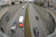 Carretera en Stuttgart (Alemania)-RONALD WITTEK