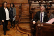 Colau y Collboni en el pleno de este viernes.-ALBERT BERTRAN