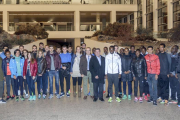 Las principales estrellas del Cross de Atapuerca posan en las instalaciones del MEH, ayer, antes de la presentación de la prueba.-SANTI OTERO