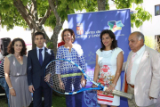 La consejera de Cultura y Turismo, María Josefa García Cirac (C), presenta el XXX Open Castilla y León de Tenis Villa de El Espinar, acompañada por el presidente de honor del torneo, Pedro Muñoz (D); su directora, Virginia Ruano (I); la alcadesa de El Esp-Ical