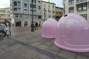 Dos contenedores se han instalado en la Plaza Santo Domingo y dos más en la Plaza Santiago.-ISRAEL L. MURILLO