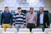 El director técnico de Bureba Ebro (segundo por la derecha) junto a dos socios de la cooperativa y el gerente de la Fundación Caja Rural, Ángel Garzón (dcha).-RAÚL G. OCHOA
