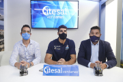 ITESAL, QUINTO AÑO CON EL SAN PABLO. Albano Martínez y Jorge Gómez, consejero delegado de Itesal Ventanas presentaron ayer su acuerdo para renovar como patrocinador por quinto curso consecutivo.  SPB BORJA B_opt