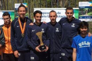 Diego Ruiz, con el trofeo, y Ávaro Gutiérrez, a su izquierda, en el podio de ganadores.-