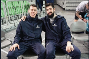 Cancar -izquierda- posa durante un entrenamiento de Eslovenia.-TWITTER / KZS_SI