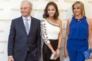 Alberto Palatchi y Susana Gallardo, con Isabel Preysler, en la inauguración de una tienda madrileña, en una imagen de archivo.-BERNARDO PAZ