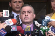 El fiscal general de Venezuela, Tarek William Saab, presentó este martes una solicitud al Tribunal Supremo de Justicia para que, como parte de una investigación preliminar, impida la salida del país al diputado Juan Guaidó.-EFE