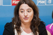 Esther Peñalba, junto a compañeros de partido, presenta su candidatura al proceso de primarias para elegir al candidato del PSOE a la Alcaldía de Burgos-Ical