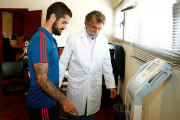 Isco durante un estudio de composicion corporal realizado con la selección.-EFE