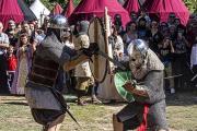 Los combates con distintos tipos de armas medievales fueron uno de los grandes reclamos de la jornada de ayer.-SANTI OTERO