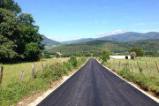 Aspecto que muestra ahora la carretera que comunica Anzo con Vallejo tras su reciente mejora.-ECB