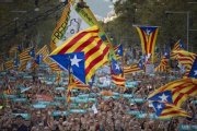 La cabecera de la manifestación convocada por la Taula per la Democràcia, el pasado 21 de octubre.-ALBERT BERTRAN