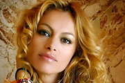 Paulina Rubio posa en su cuenta de Instagram.-INSTAGRAM