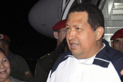 El expresidente de Venezuela, Hugo Chavez, en su llegada de Cuba al aeropuerto Simon Bolivar, en Caracas. Reuteres-REUTERS
