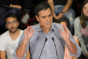 Sánchez, el pasado martes, durante un mitin en Santiago de Compostela.-EFE / XOAN REY