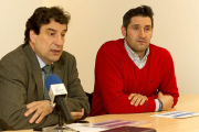 Jesús Martínez, presidente del CB Miraflores, y Albano Martínez (director deportivo), durante un acto.-MARÍA GONZÁLEZ / CB MIRAFLORES