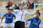 Cristian controla el balón en un lance del partido contra el Oviedo.-ISRAEL L. MURILLO