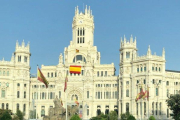 La fachada del edificio del Ayuntamiento de Madrid en la que ondea la bandera de España.-TWITTER