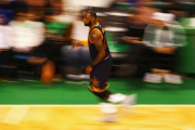 LeBron James, en acción.-