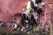 Lluvias intensas ocasionan el colapso del techo y una pared de un hotel en Perú.-RT