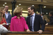 Pablo Casado y María Dolores de Cospedal  en el Congreso de los Diputados. /-DAVID CASTRO