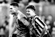 Vinnie Jones, inmisericorde con Paul Gascoigne.-