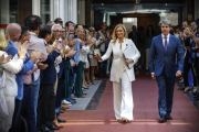 Paseíllo de Cifuentes, vestida de blanco.-EMILIO NARANJO / EFE