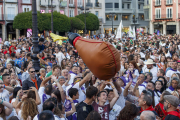 Rueda la bota por la plaza mayor. SANTI OTERO