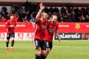 Diego Cervero, que volvió a marcar en Gobela, celebra un gol durante un choque disputado en Anduva.-JOSÉ ESTEBAN EGURROLA