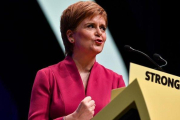 La ministra principal de Escocia y líder del Partido Nacionalista Escocés, Nicola Sturgeon, durante su alocución en la clausura del congreso.-JEFF J. MITCHELL (GETTY IMAGES)