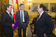 (De izq. a dch.) César Rico con Rafael Barbero y Ángel Guerra.-ECB