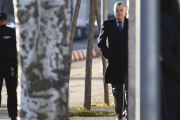 Luis Bárcenas, a su llegada a la Audiencia Nacional para declarar en el juicio del 'caso Gürtel'.-JUAN MANUEL PRATS