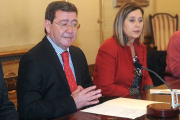 El presidente provincial (en el centro) junto a la diputada provincial Montserrat Aparicio-I. L. M.