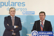 El presidente provincial, César Rico y el coordinador de las ponencias del PP de Burgos, Víctor Arnáiz.-ICAL
