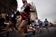 Corredores de la Marató de Barcelona, en una pasada edición.-FERRAN NADEU