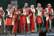 Imagen de la actuación de la chirigota burgalesa en el pasado certamen.-LOURDES DE VICENTE / DIARIO DE CÁDIZ