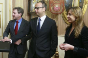 Javier Lacalle, Jorge Fernández y Carolina Blasco.-RAÚL G. OCHOA