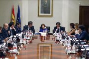 La vicepresidenta del Gobierno preside la reunión de subsecretarios de Estado en la Moncloa, este miércoles.-EFE