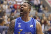 Augusto Lima celebra una canasta con el San Pablo Burgos.-SANTI OTERO