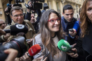 Mónica Oltra, este lunes, a su llegada al Palau de la Generalitat para reunirse con Ximo Puig.-MIGUEL LORENZO