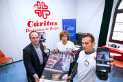 Responsables de Cáritas muestran la campaña Nadie sin hogar 2022. TOMÁS ALONSO