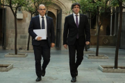 Carles Puigdemont i Jordi Turull antes de la reunion de Govern-EL PERIÓDICO