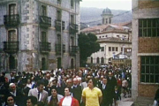 Fotograma del documental que recoge una procesión que tuvo lugar en Pradoluengo hace 42 años.-ECB