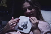 Una mujer embarazada ciega descubre como será su futuro hijo gracias a una impresión en 3D.-
