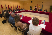 Imagen de la reunión de la reunión con la Plaraforma de Afectados por accidente delAlvia.-ICAL