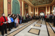 En el Salón Rojo se congregaron representantes de ambas ciudades así como la corte de las reinas de Burgos.-RAÚL G. OCHOA