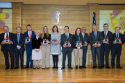 Imagen de los galardonados en la gala celebrada ayer.-ECB