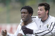 Cuyami y Capilla celebran un gol en la temporada 2000/01.-ISRAEL L. MURILLO