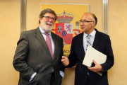 El delegado del Gobierno en Castilla y León, Ramiro Ruiz Medrano, recibe al presidente de la Confederación de Organizaciones Empresariales de Castilla y León (Cecale), Santiago Aparicio, dentro de la ronda de reuniones con los agentes sociales y económico-Ical
